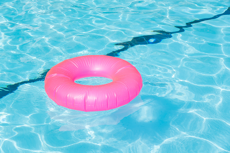 Schwimmring auf Wasser